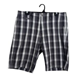 Calvin Klein Shorts Mens Size 34 Gray Plaid Golf Hiking Flat Front 100% Cotton